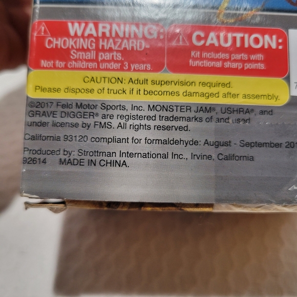 Monster Jam Grave Digger exclusive 2017 real wood building toy assembled - Picture 3 of 16